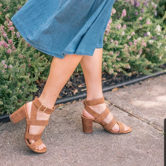 Vionic Tan Cognac Leather Strapy Stacked Block Heel Blaire Sandals Heels